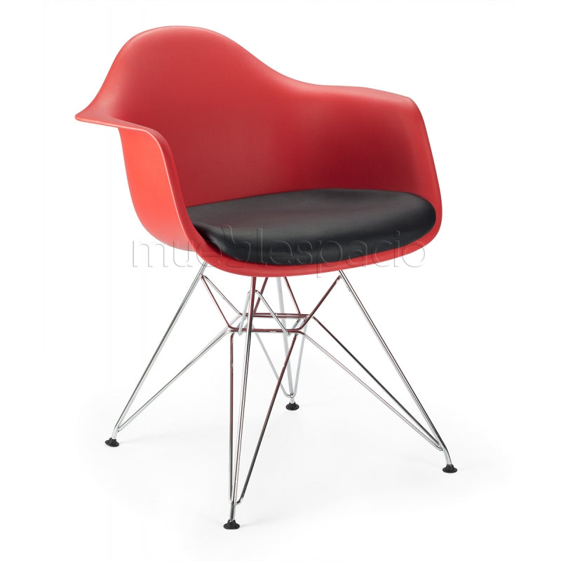 Poltrona de plástico em aço vermelho com almofada