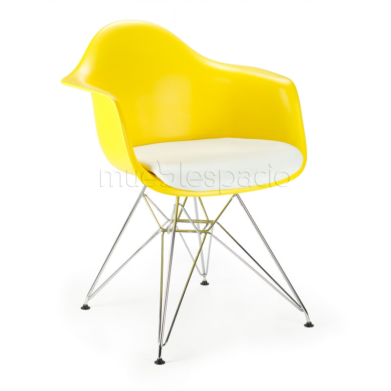 Poltrona com almofada em plástico e aço