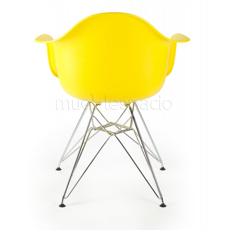 Poltrona com almofada em plástico e aço