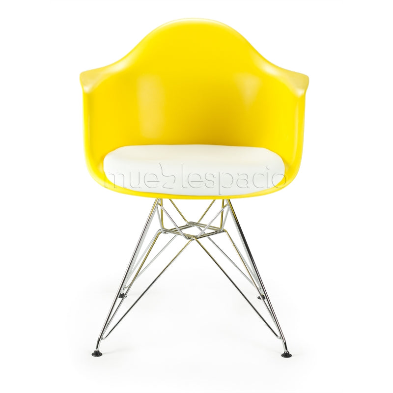 Poltrona com almofada em plástico e aço