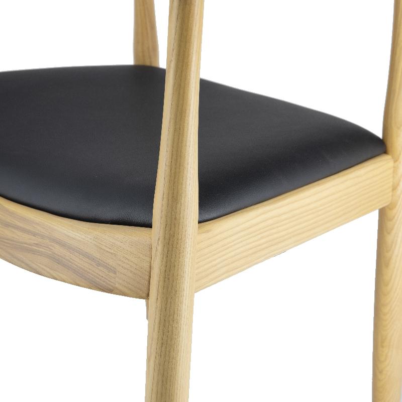 Cadeira de jantar Dan Trak em madeira e semi-couro