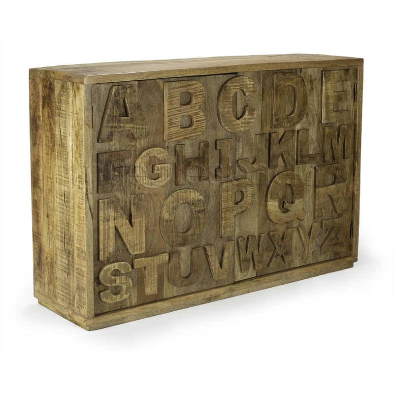 Aparador de madeira com alfabeto