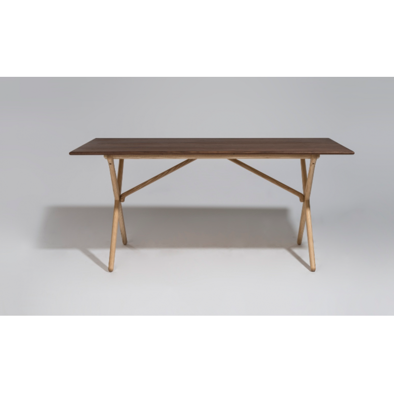 Table à manger américaine en bois